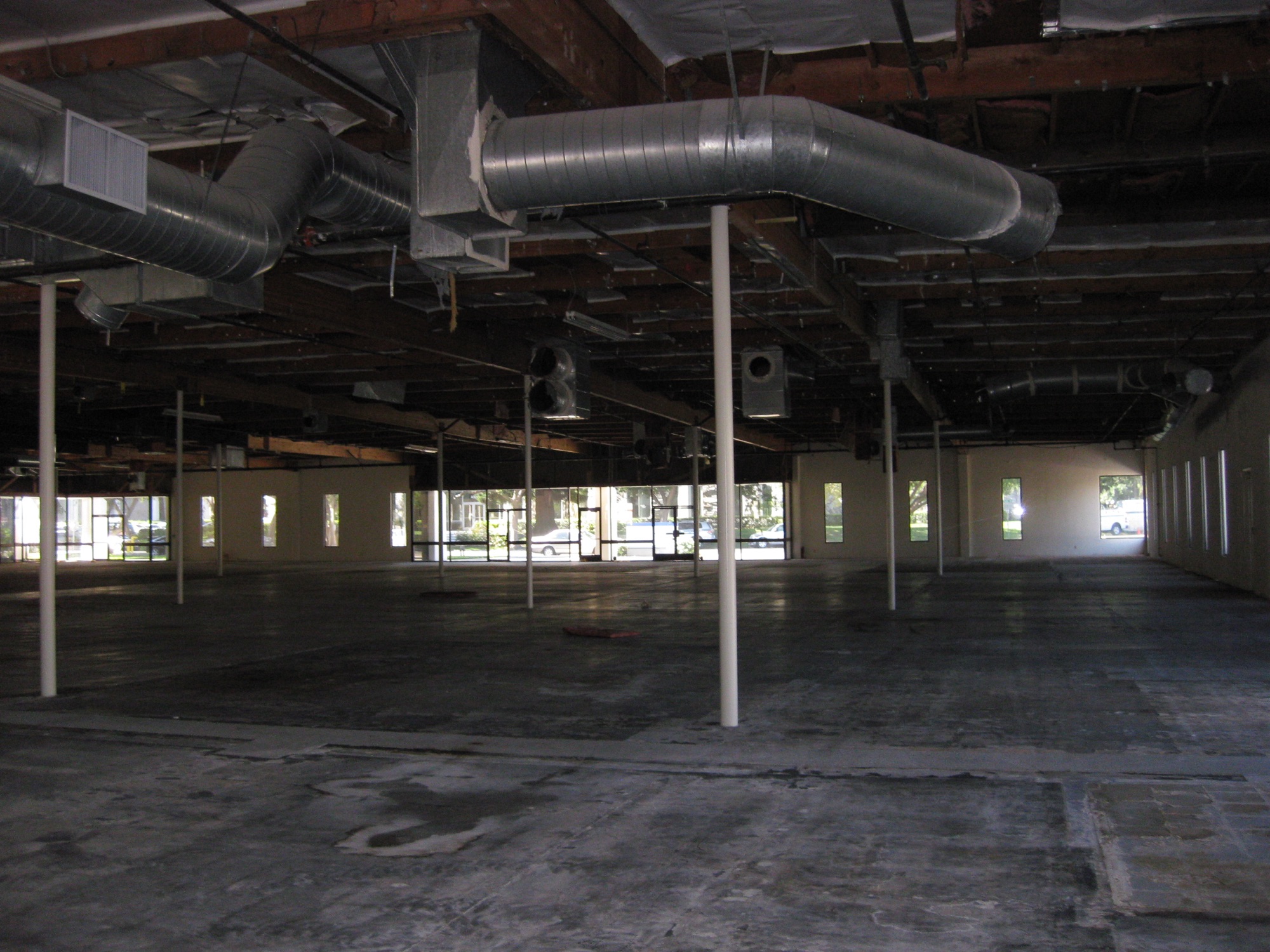 435 Indio before the renovation. Lights off.
